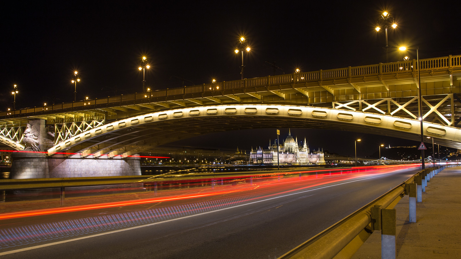 Margaret Bridge and Parliament at night